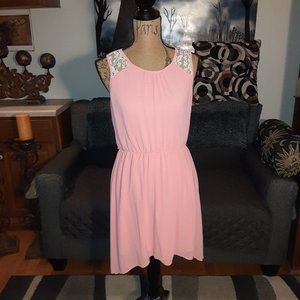 womans sleeveless dress lace pink size large